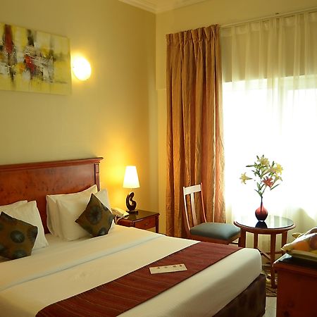 Nejoum Al Emarat Hotel Sharjah Bagian luar foto