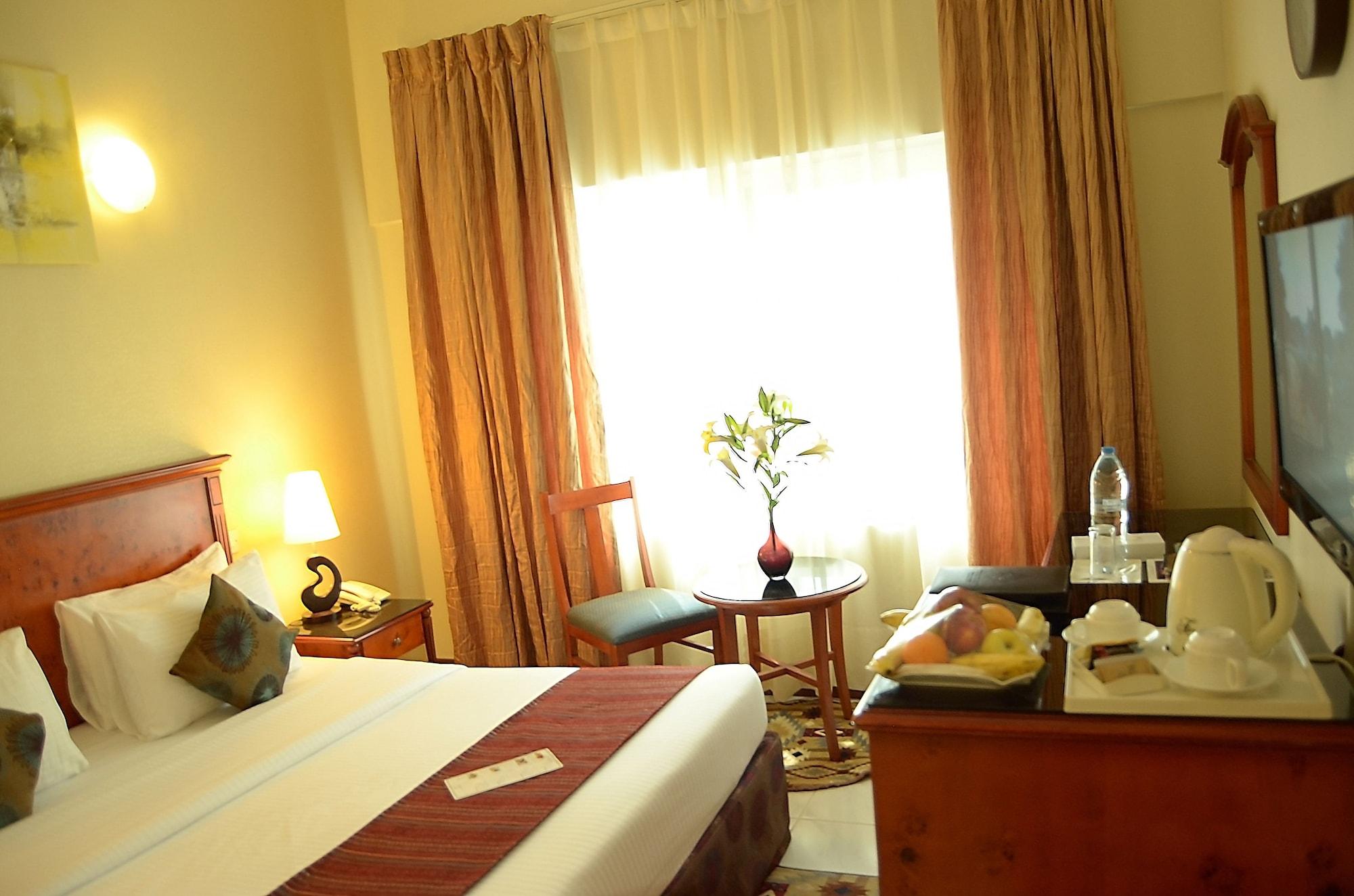 Nejoum Al Emarat Hotel Sharjah Bagian luar foto