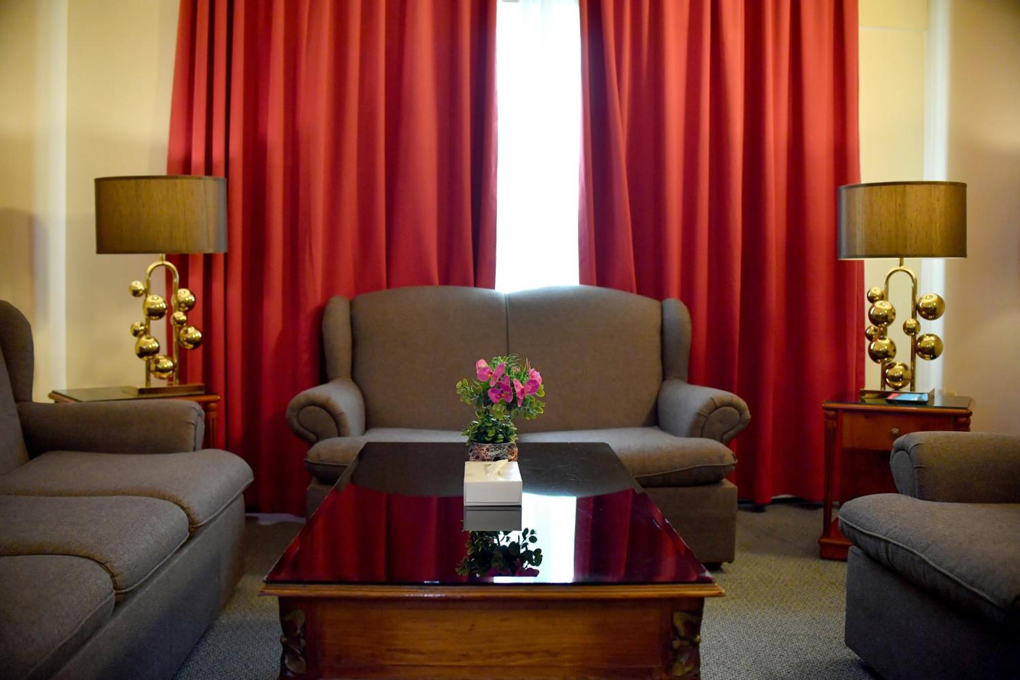 Nejoum Al Emarat Hotel Sharjah Bagian luar foto