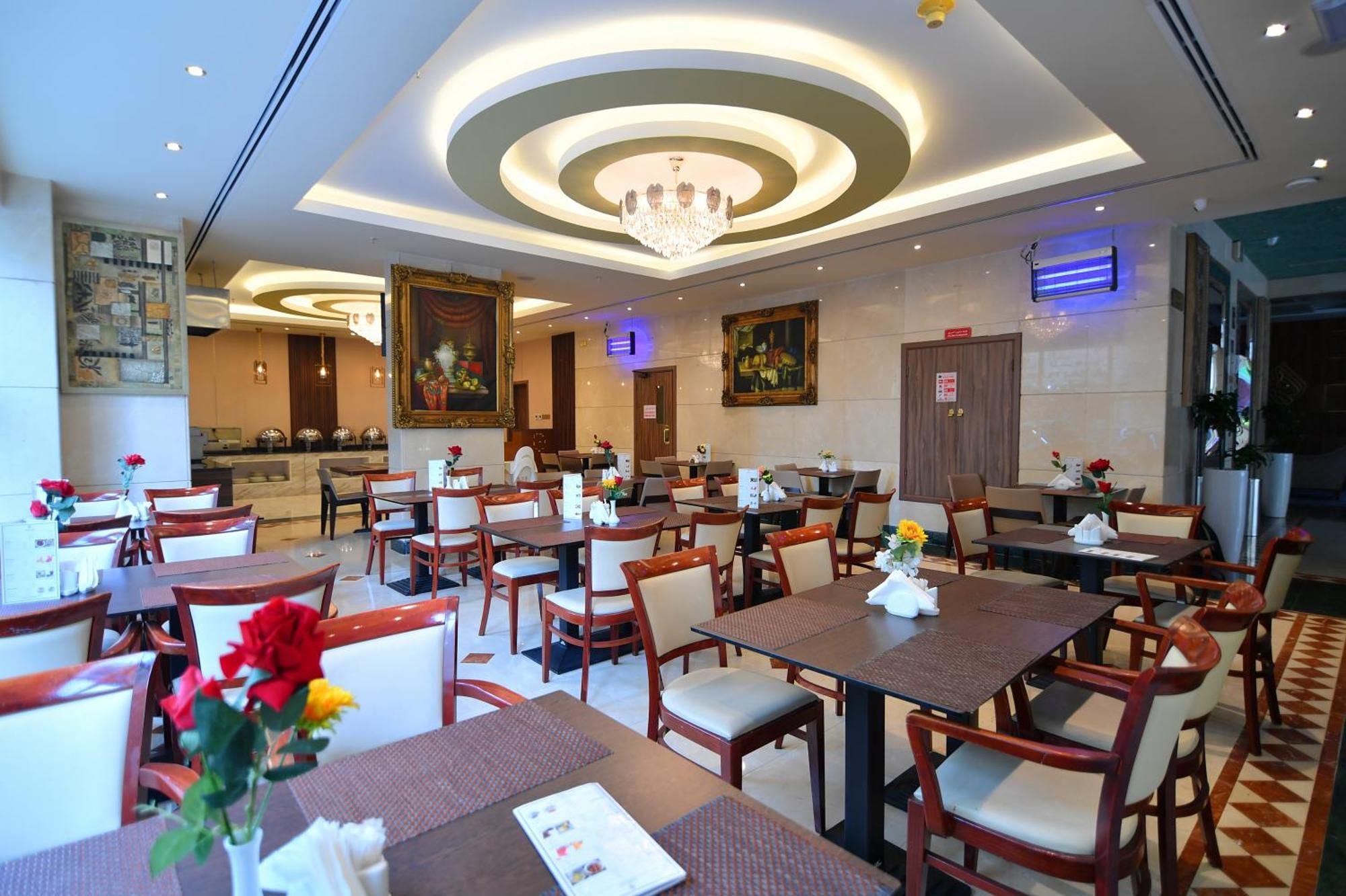 Nejoum Al Emarat Hotel Sharjah Bagian luar foto