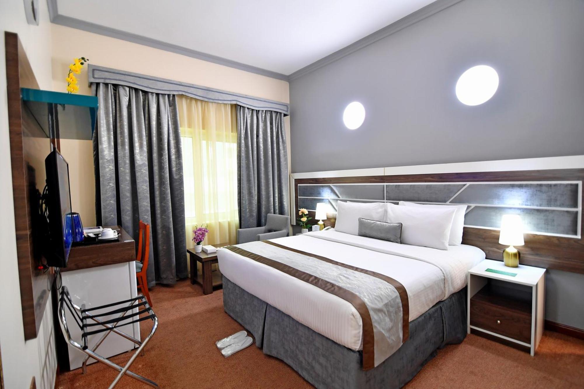 Nejoum Al Emarat Hotel Sharjah Bagian luar foto