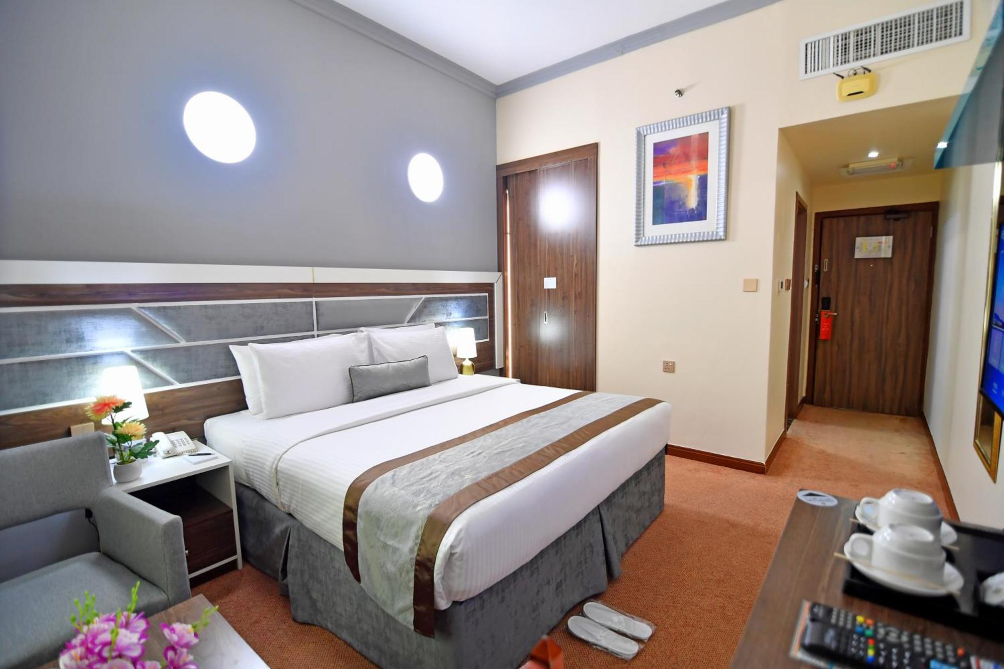 Nejoum Al Emarat Hotel Sharjah Bagian luar foto