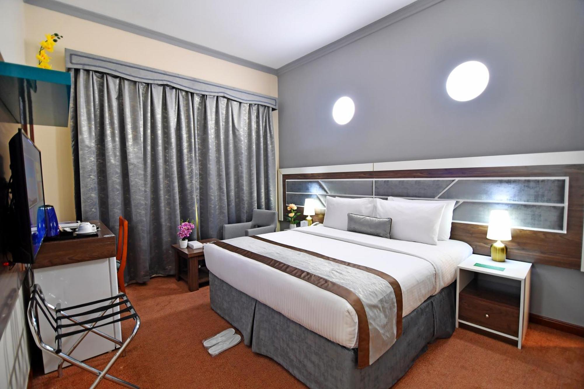 Nejoum Al Emarat Hotel Sharjah Bagian luar foto