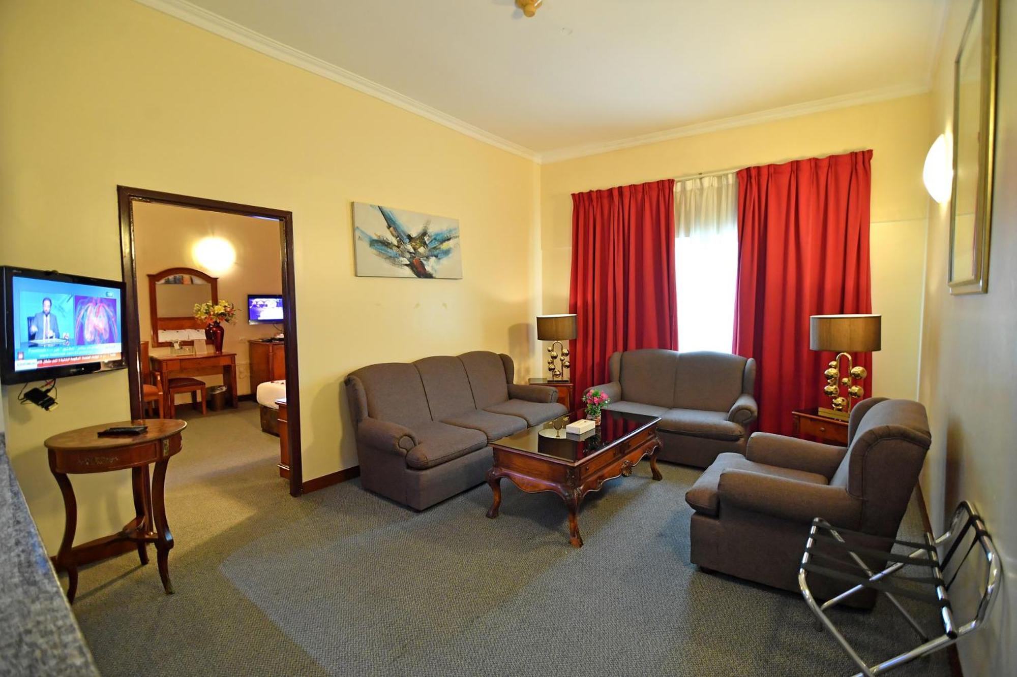 Nejoum Al Emarat Hotel Sharjah Bagian luar foto