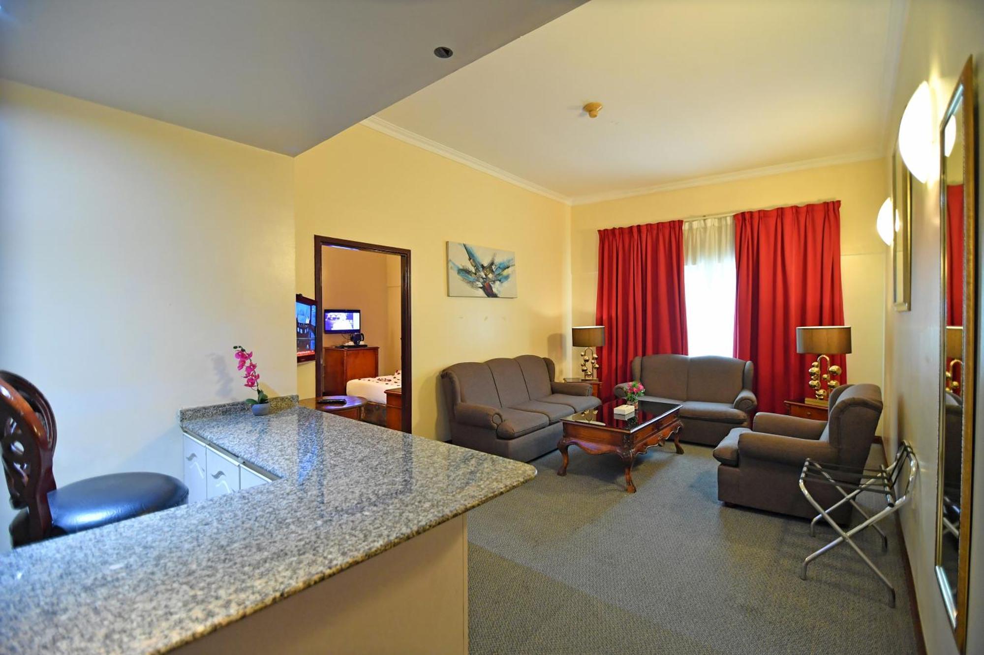 Nejoum Al Emarat Hotel Sharjah Bagian luar foto