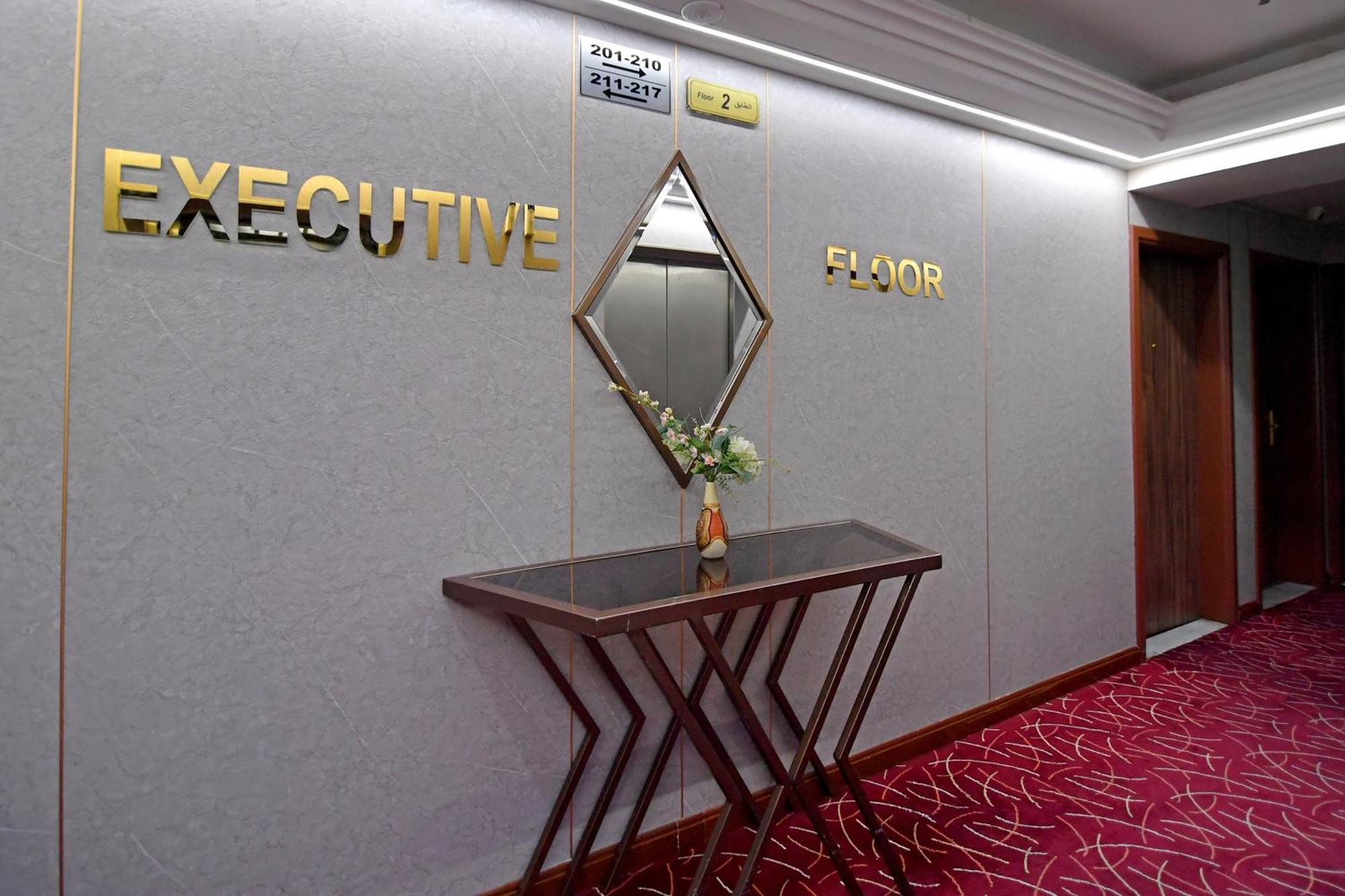 Nejoum Al Emarat Hotel Sharjah Bagian luar foto