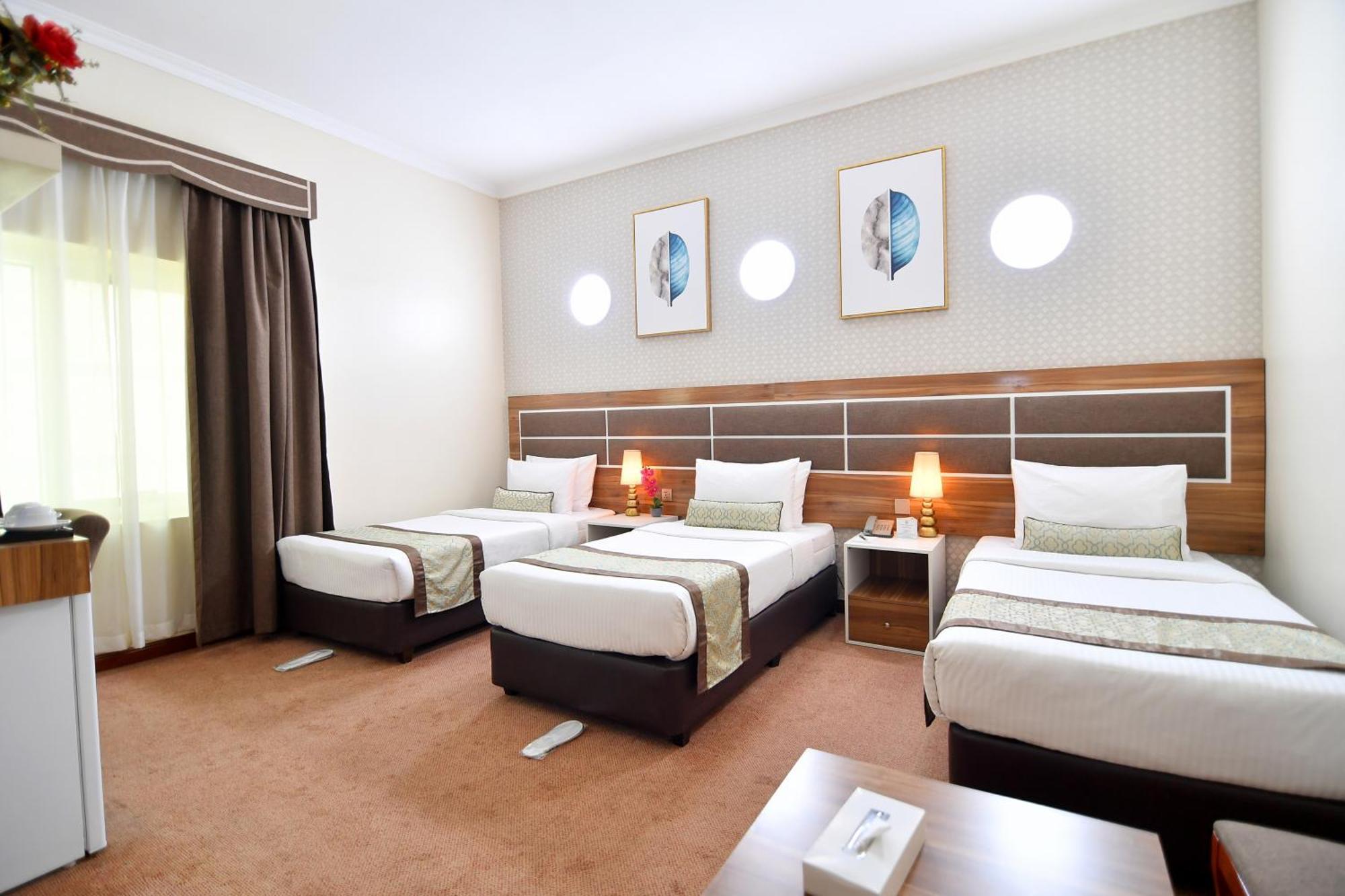 Nejoum Al Emarat Hotel Sharjah Bagian luar foto