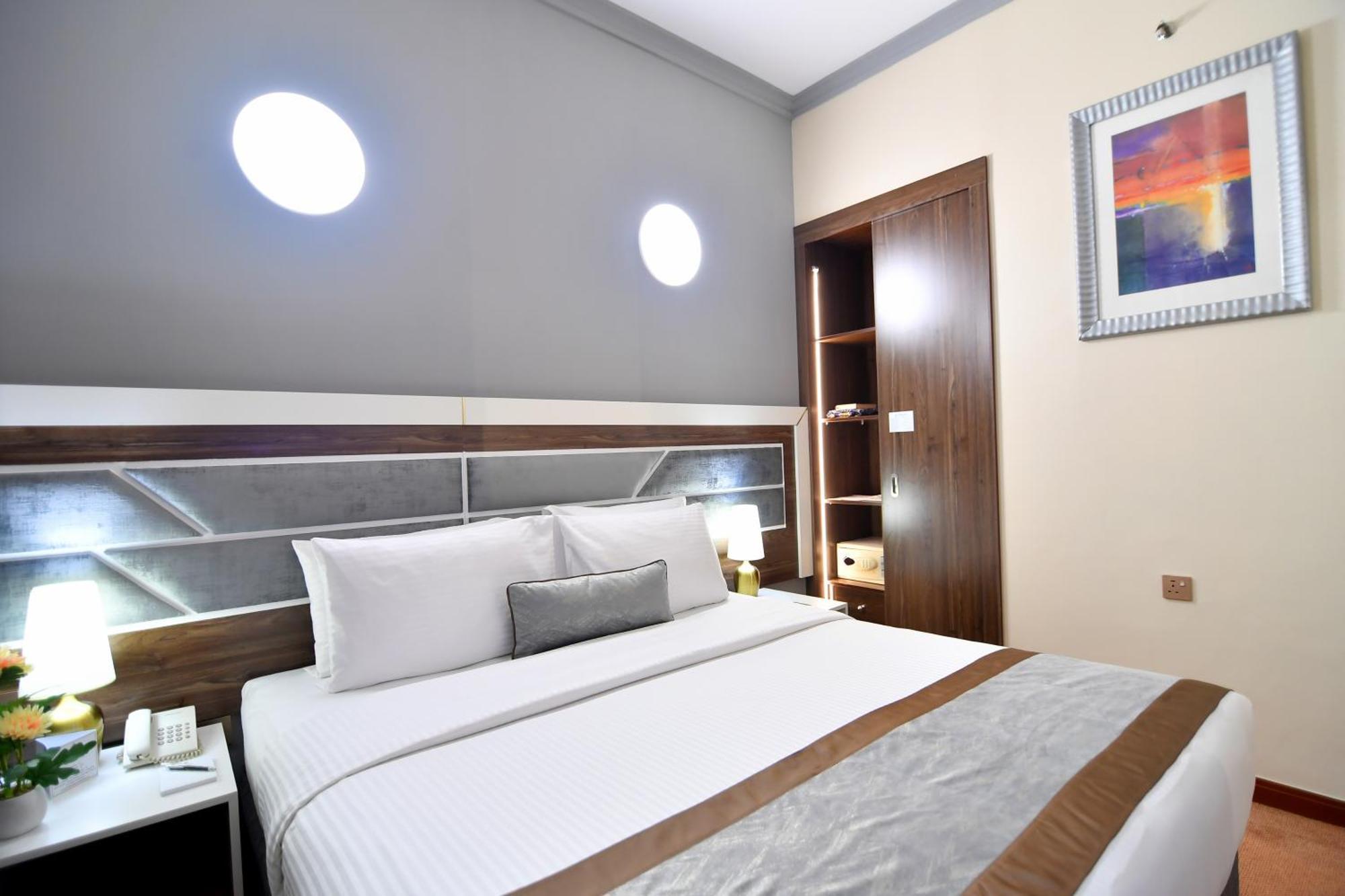 Nejoum Al Emarat Hotel Sharjah Bagian luar foto